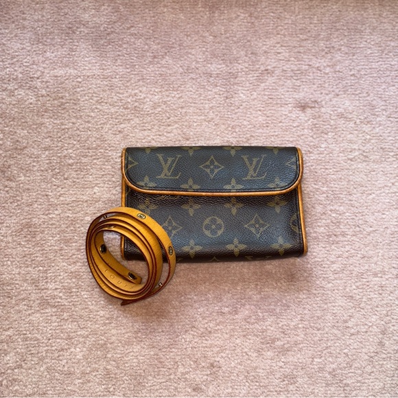 Vintage Louis Vuitton Florentine Waist Bag - Picture 2 of 8